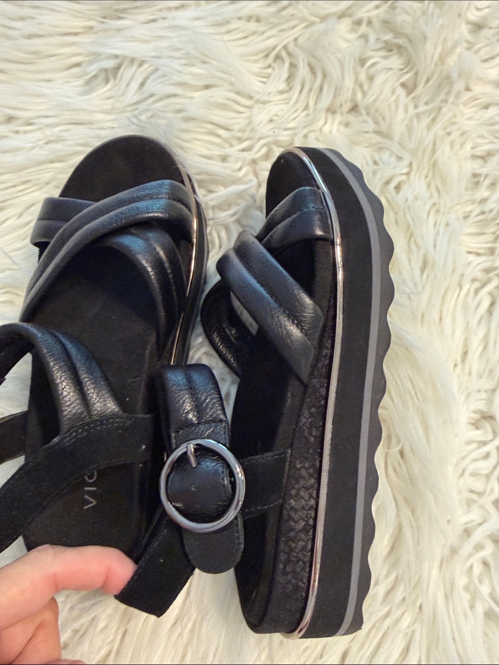 Vionic Black Leather Crisscross Ankle Strap Sandals size 6 excellent condition - Picture 8 of 8